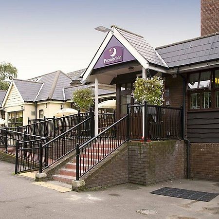 Premier Inn Epsom South ภายนอก รูปภาพ