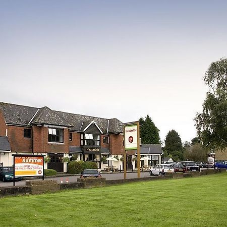 Premier Inn Epsom South ภายนอก รูปภาพ