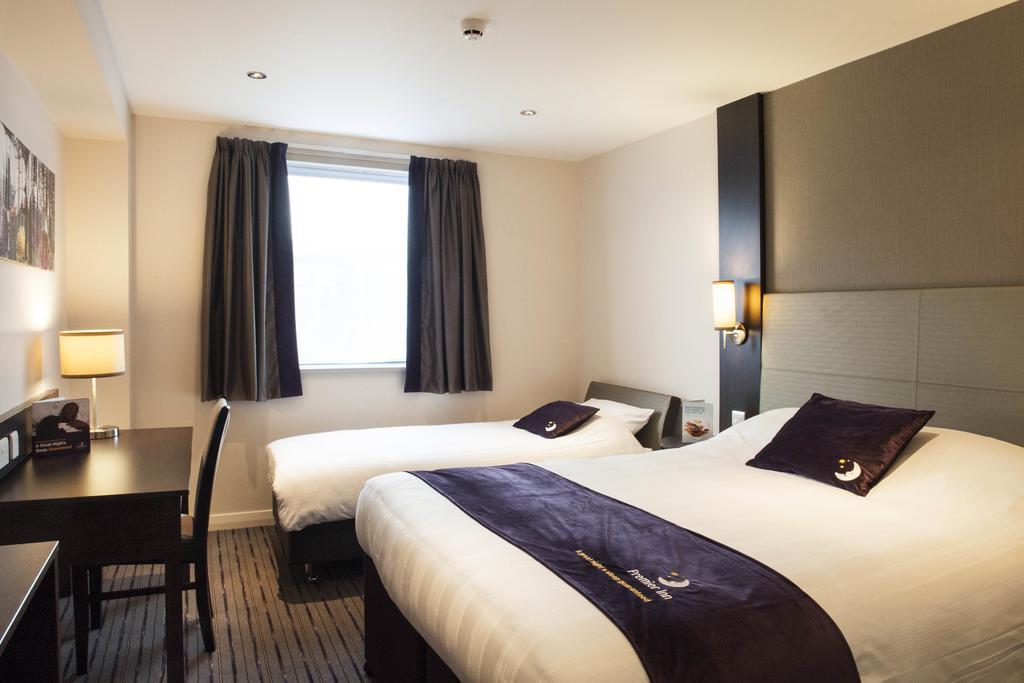 Premier Inn Epsom South ห้อง รูปภาพ