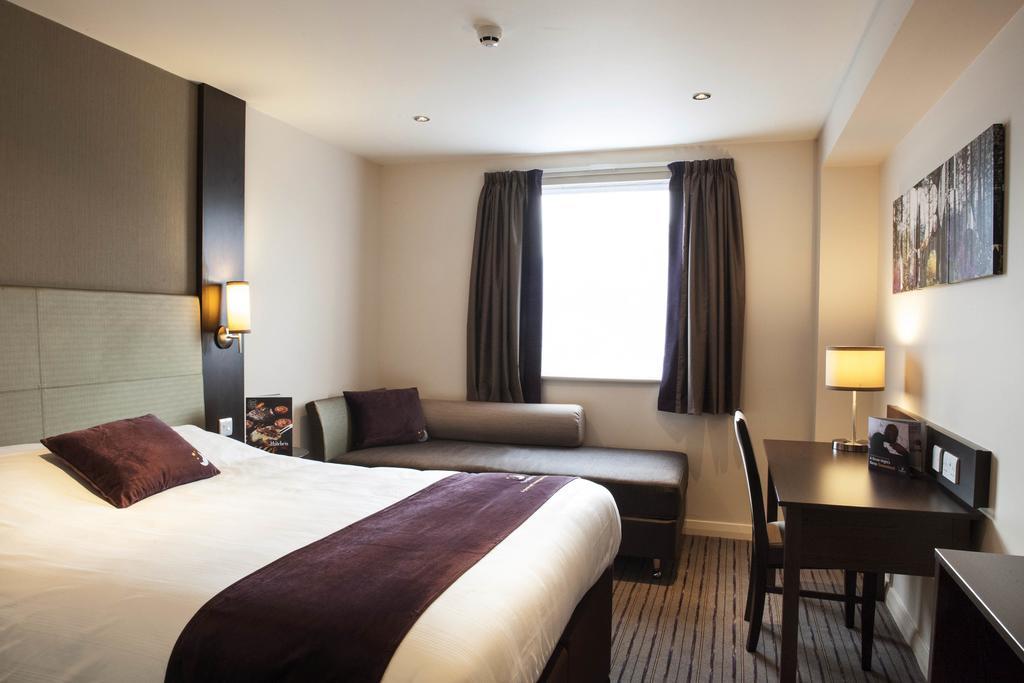 Premier Inn Epsom South ห้อง รูปภาพ