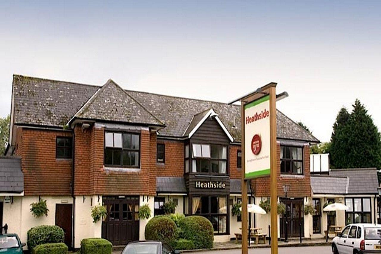 Premier Inn Epsom South ภายนอก รูปภาพ
