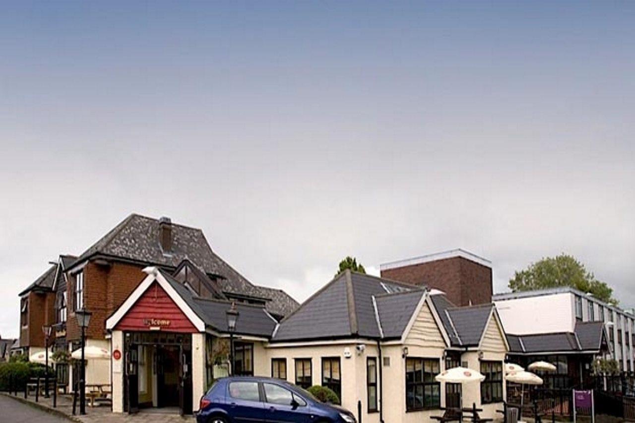 Premier Inn Epsom South ภายนอก รูปภาพ
