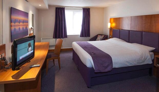 Premier Inn Epsom South ภายนอก รูปภาพ